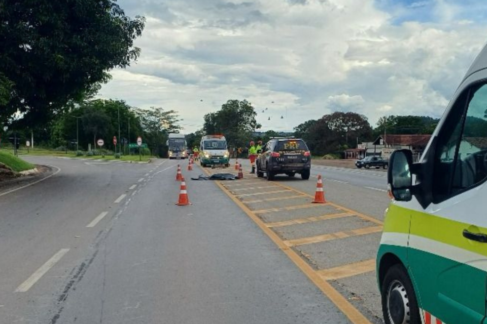 Idoso morre atropelado enquanto atravessava rodovia de bicicleta em Santa Teresa de Goiás