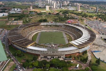 Foto do alto do estádio Serra Dourada.