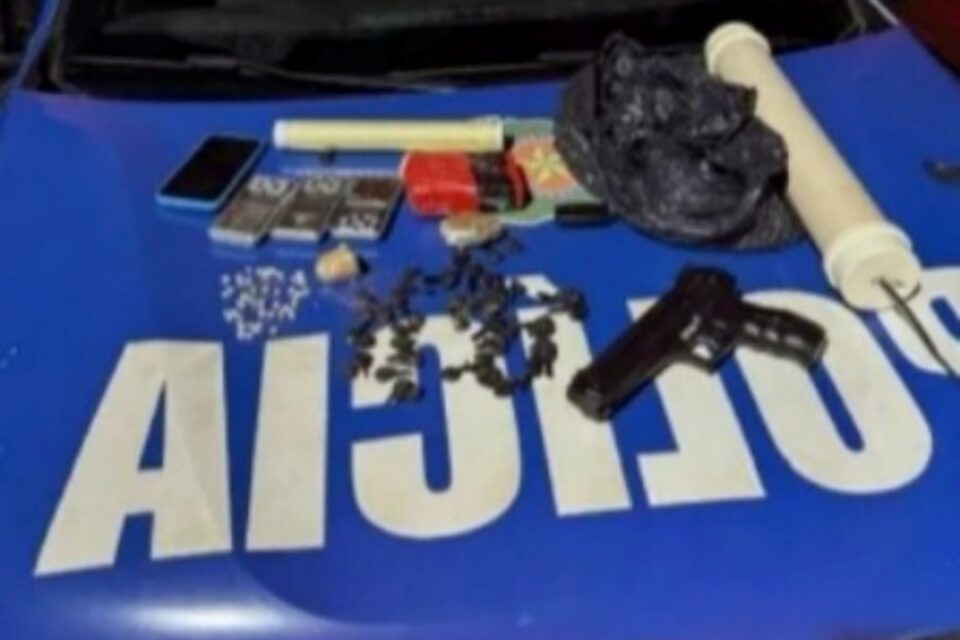 Na imagem os objetos que foram apreendidos
