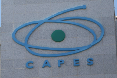 Fachada do edifício-sede da Coordenação de Aperfeiçoamento de Pessoal de Nível Superior (Capes): pagamento via pix (Foto: Marcello Casal Jr/Agência Brasil)