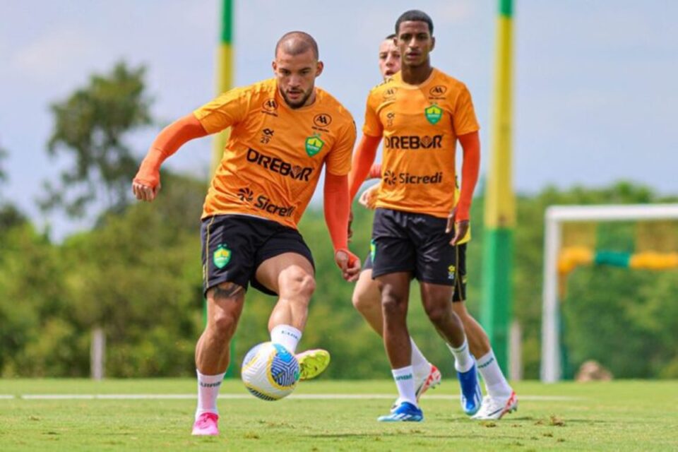 André Luís em treino pelo Cuiabá