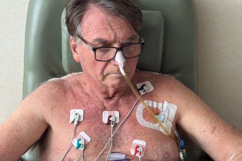 Líder do PL diz que Bolsonaro dará aval a novo texto da anistia mesmo do hospital Ex-presidente está na UTI desde nova cirurgia do abdômen