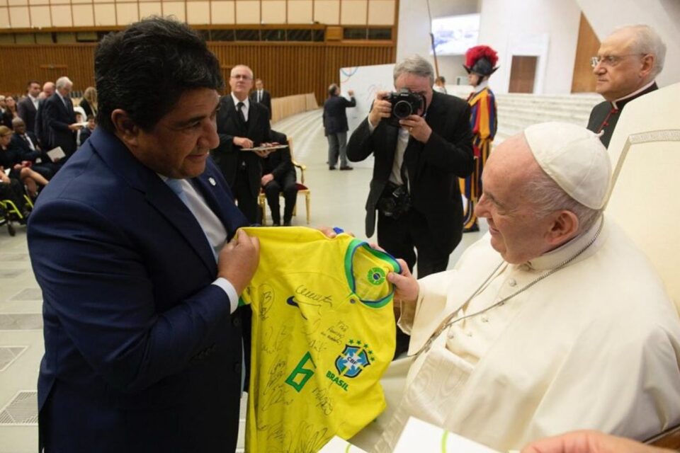 Clubes brasileiros lamentam falecimento do Papa Francisco