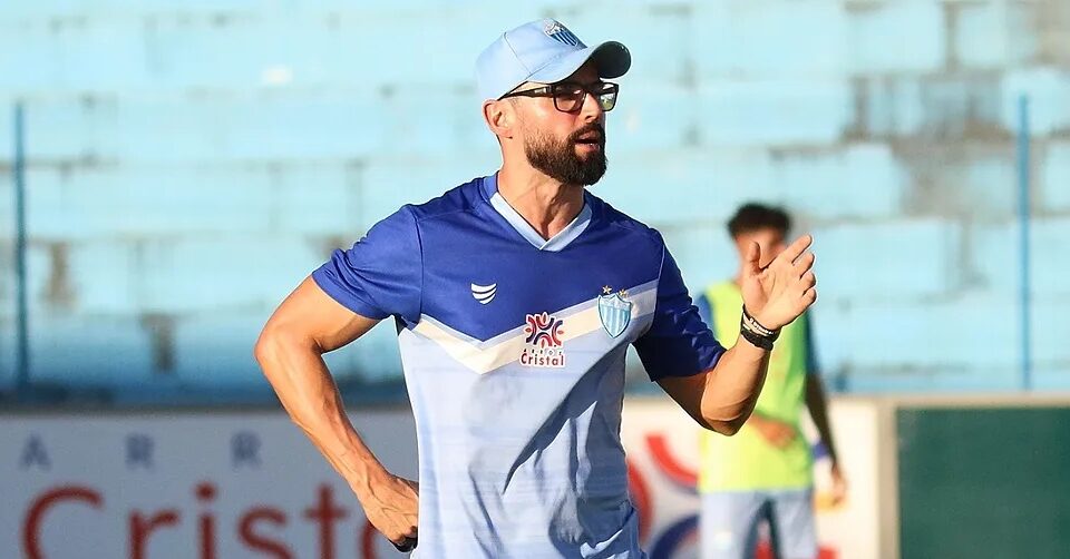 Luan Carlos, novo técnico do Centro-Oeste