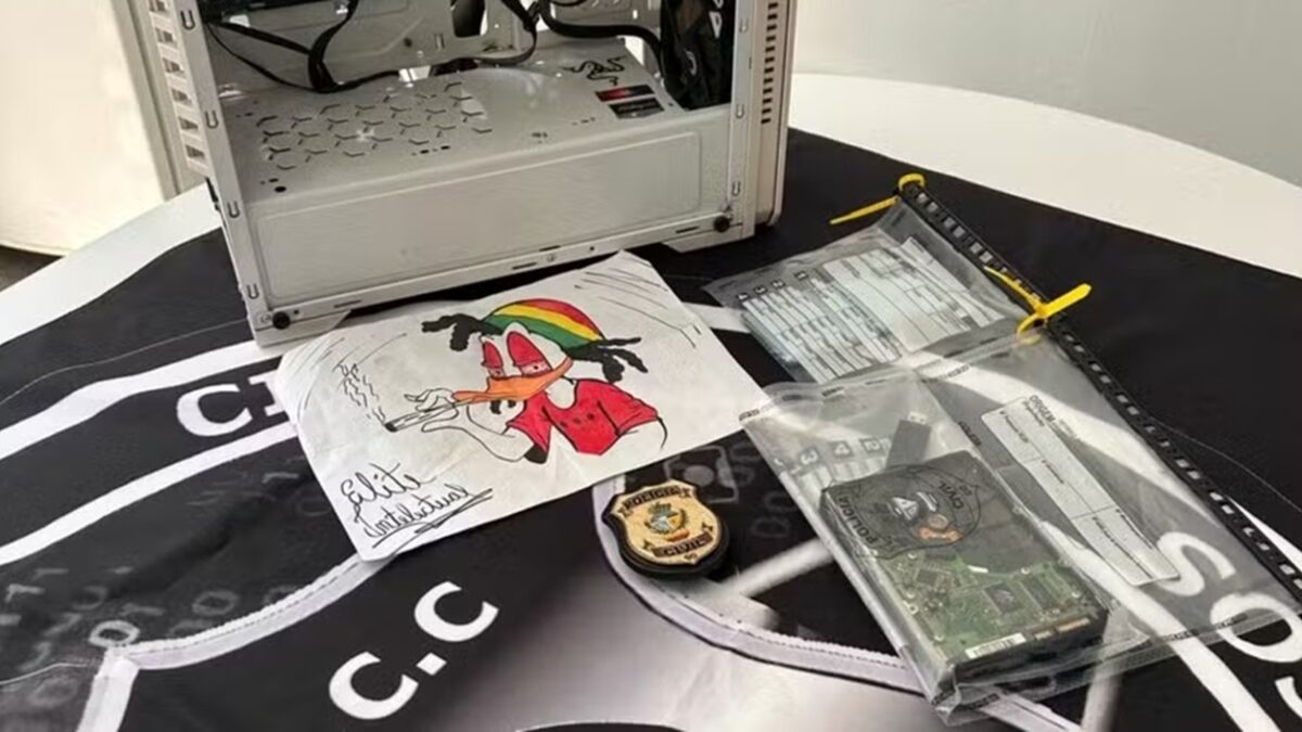 instigava menor a cheirar remédios controlados Polícia prende suspeito de instigar adolescente à automutilação via chat ao vivo em Goiás