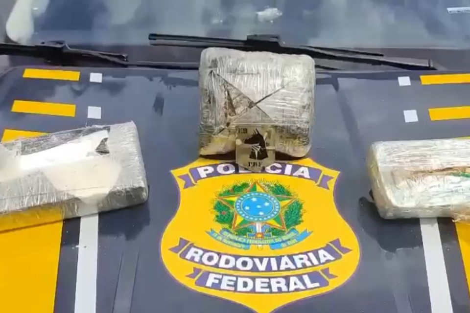 Duas pessoas são presas em ônibus interestadual abordado em Jataí