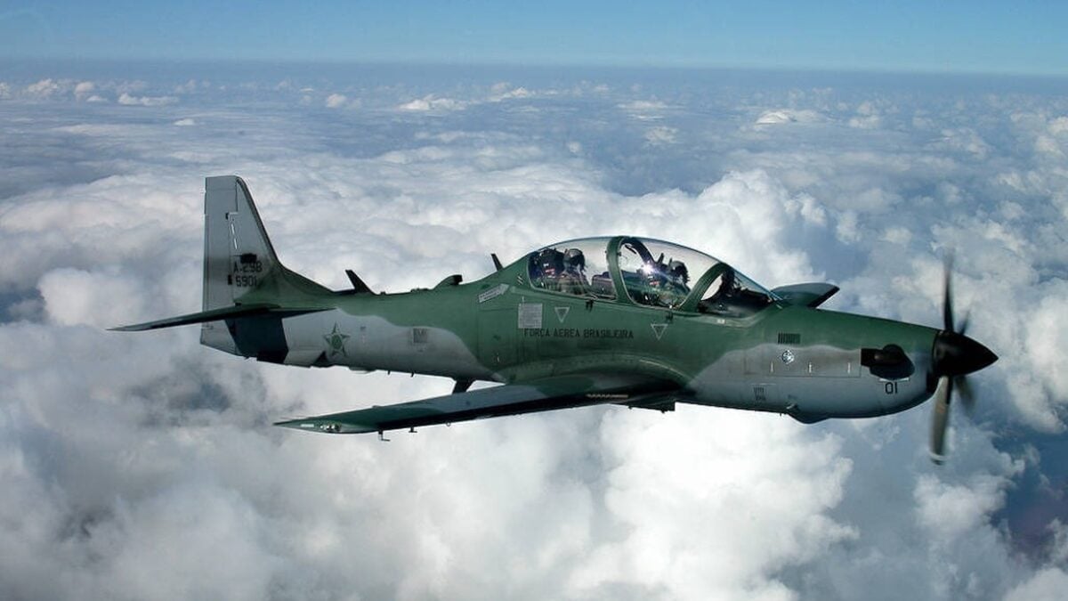 Avião interceptado pela FAB cai e espalha drogas sobre aldeia indígena Caso aconteceu na terra indígena Ariramba Mato Grosso e Pará