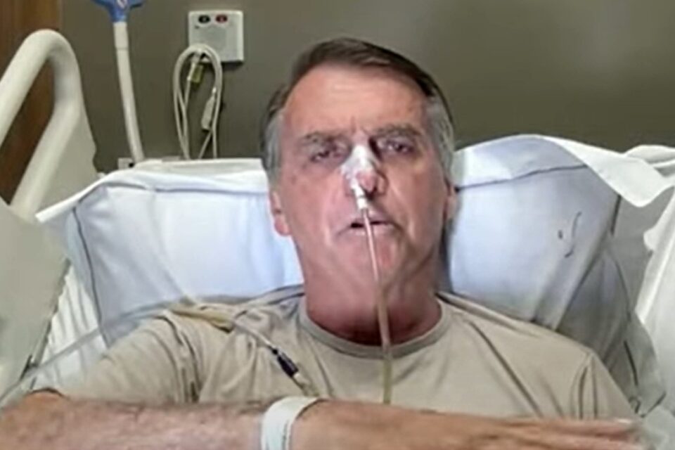 Bolsonaro confirma assinatura de citação: 'Botou pé na porta da UTI'