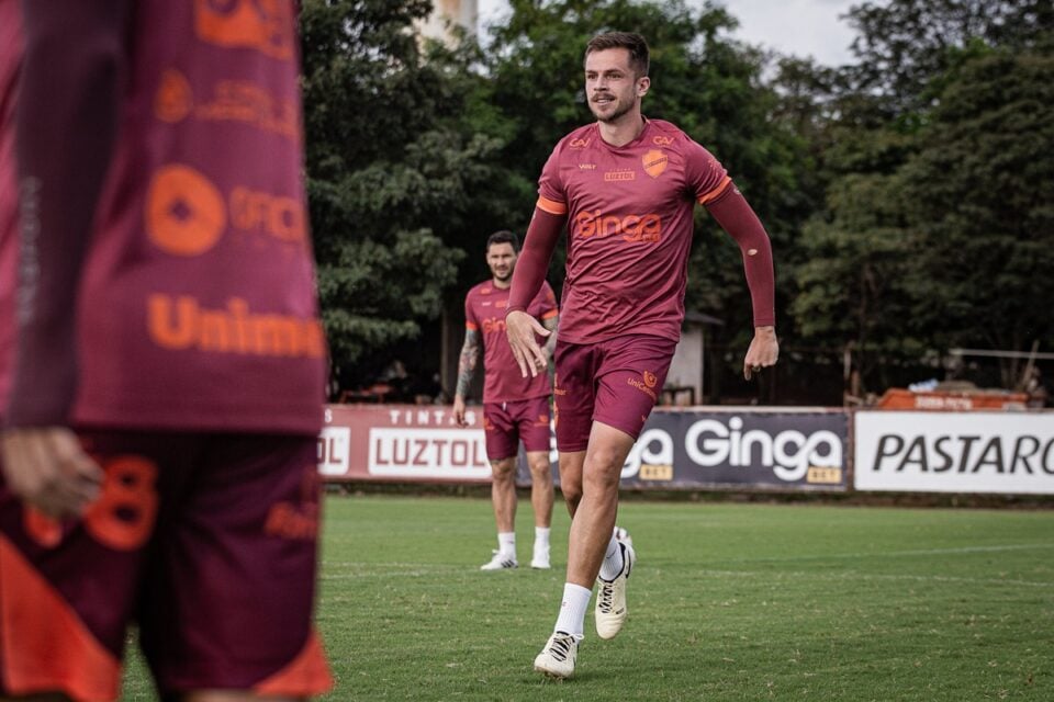 Bernardo Schappo em treino no Vila Nova