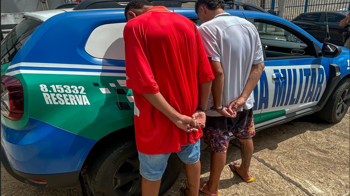 Dupla encontrada com drogas escondidas (Foto: Divulgação)