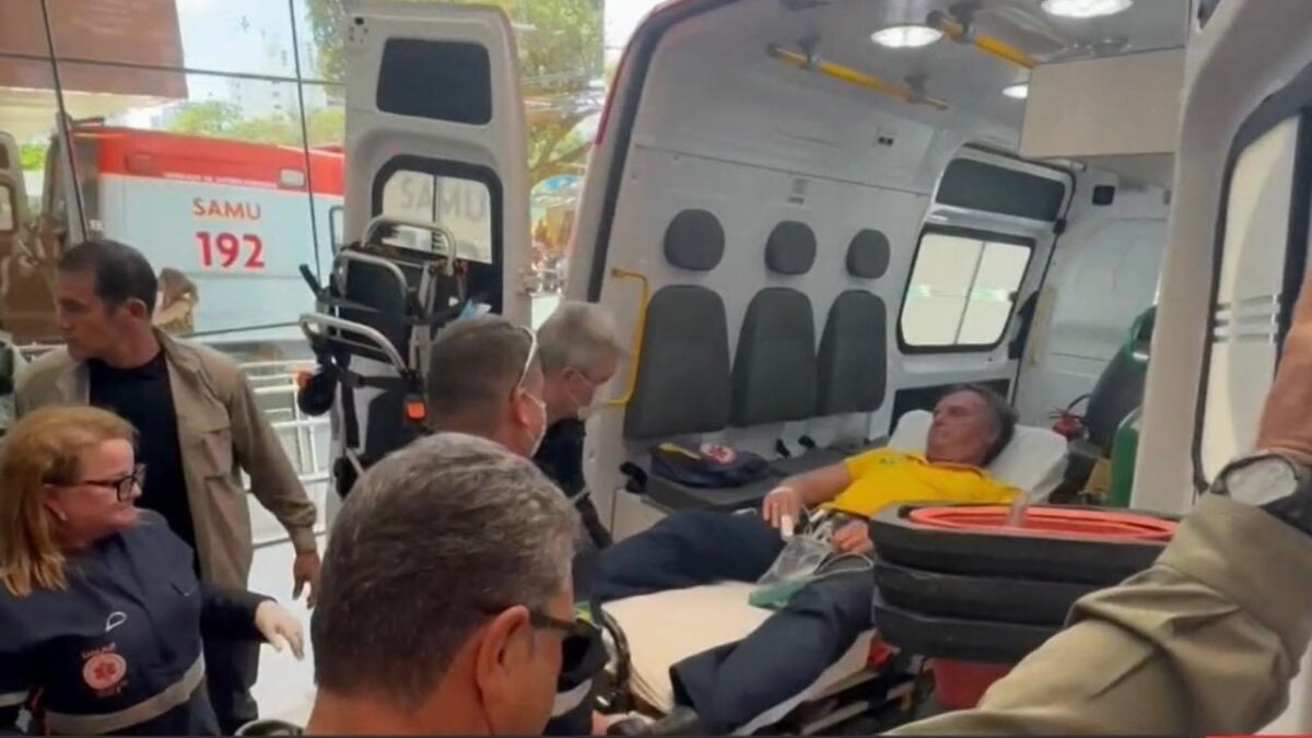Ministro da saúde usa foto de Bolsonaro sendo socorrido para elogiar o Samu Criado pelo Lula Viva o SUS!, escreveu Alexandre Padilha