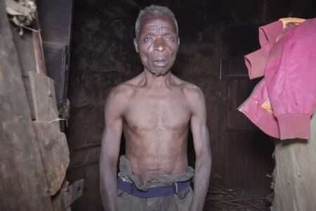 Homem afirma que vive isolado há 55 anos por medo das mulheres Callitxe Nzamwita desenvolveu ginofobia aos 16 anos africano