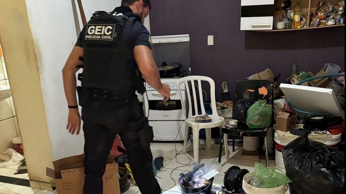 A imagem mostra o local sendo vistoriado pela GEIC