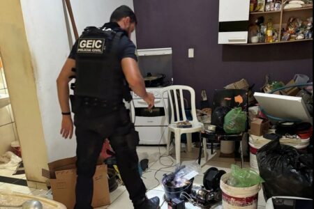 A imagem mostra o local sendo vistoriado pela GEIC