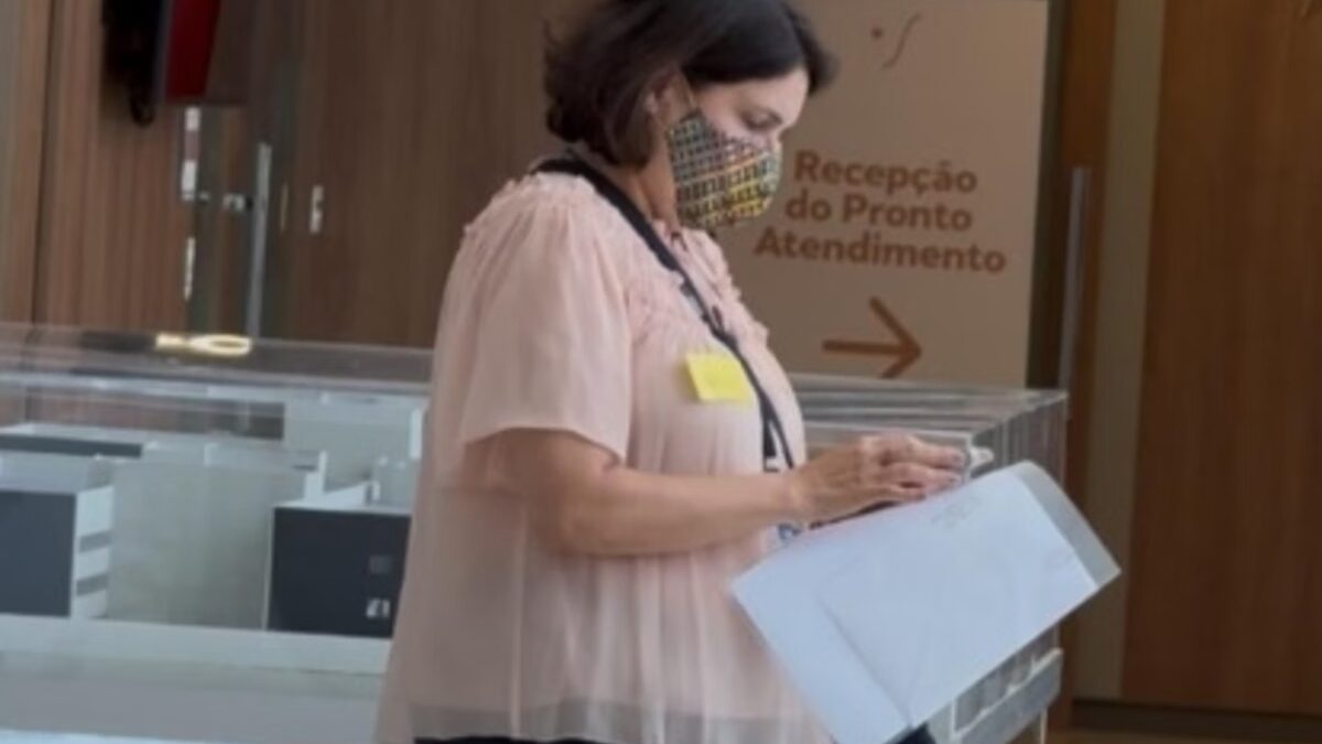 Oficial de Justiça vai a hospital para comunicar Bolsonaro de processo