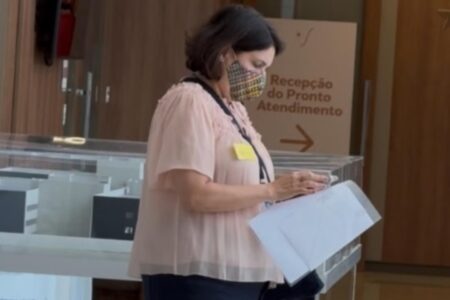 Oficial de Justiça vai a hospital para comunicar Bolsonaro de processo