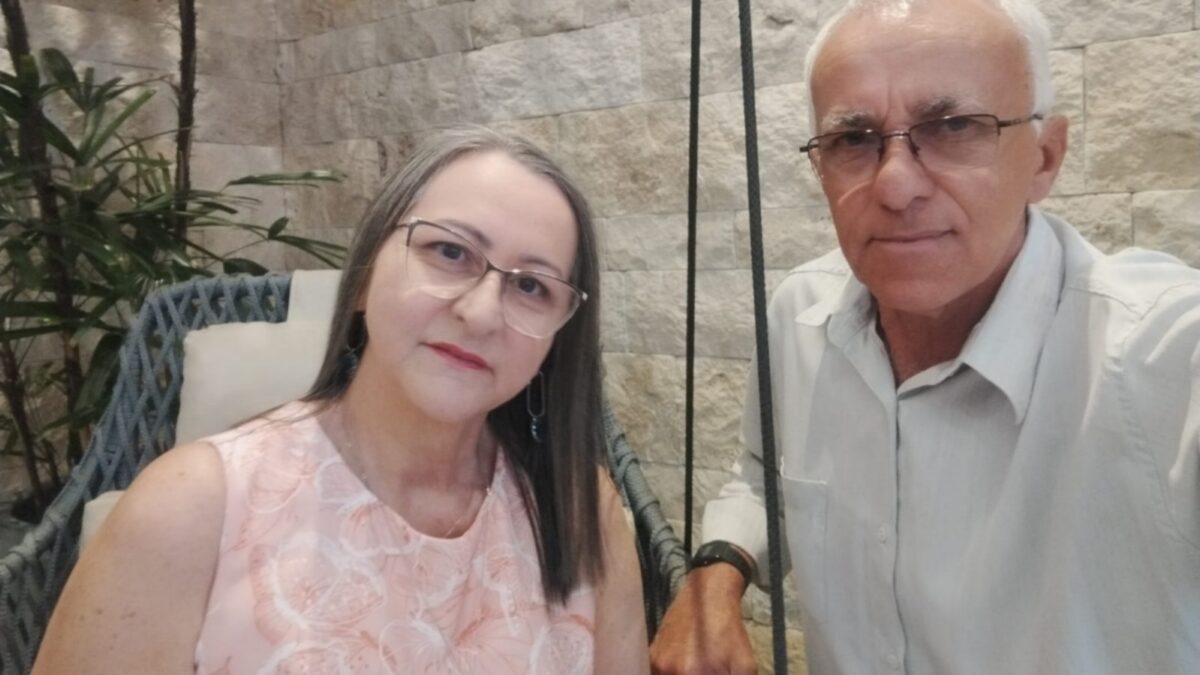 A imagem mostra o casal antes da separação