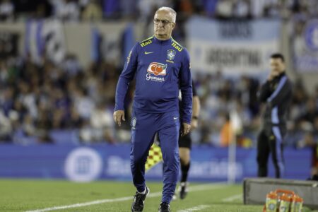Dorival Júnior, durante a derrota do Brasil para a Argentina