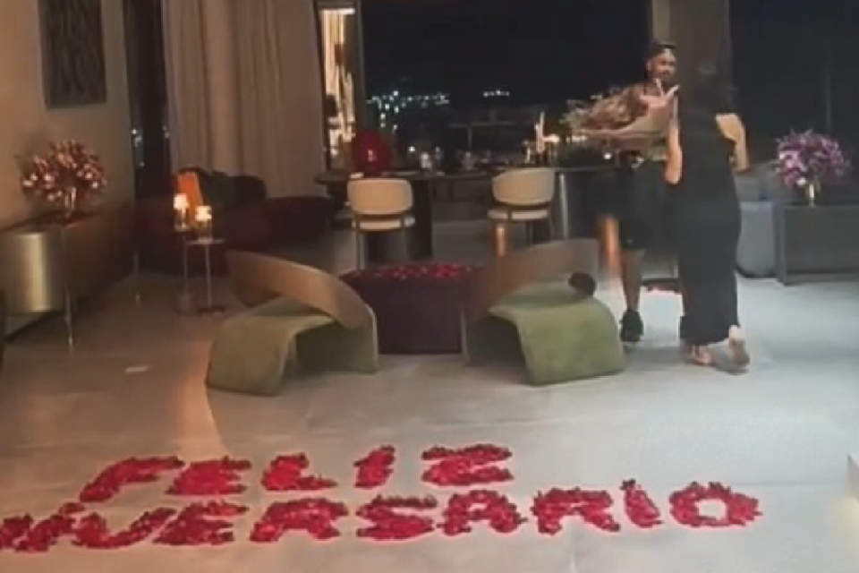 Neymar fez surpresa para Bruna Biancardi