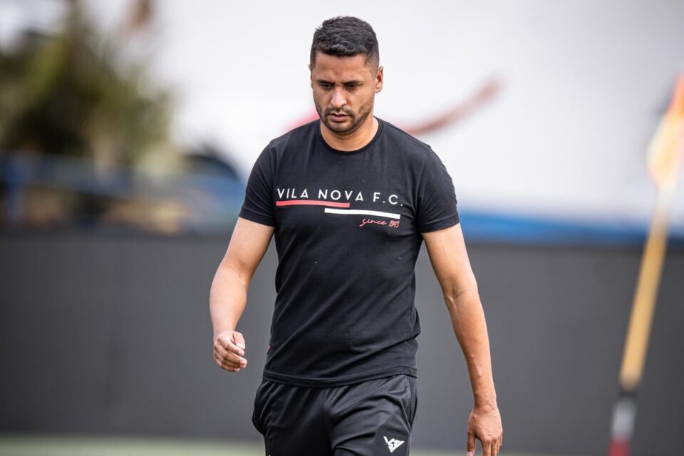 Tutti Mendes, treinador do time Sub-20 do Vila Nova