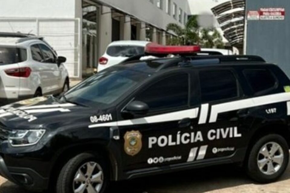 a imagem mostra um carro da Polícia Civil