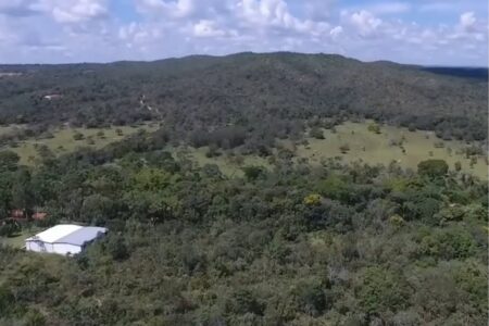 A imagem mostra uma vista de cima da região