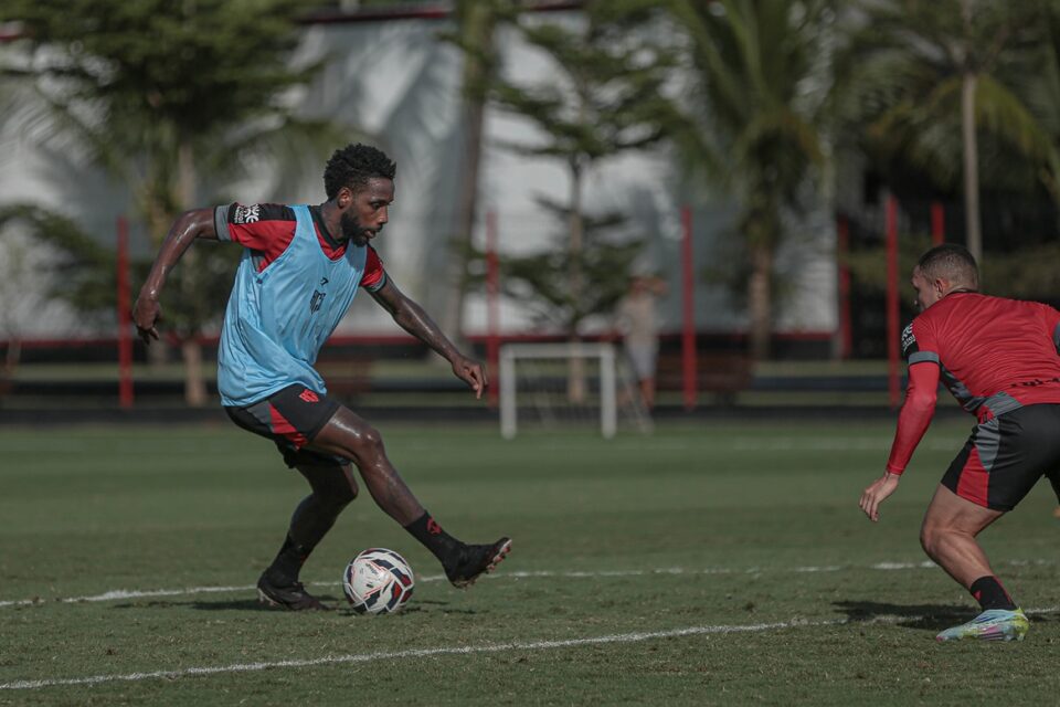 Guilherme Romão em atividade no Atlético Goianiense