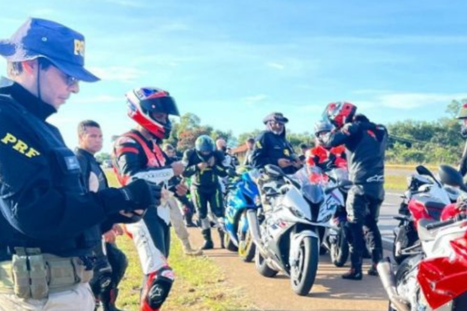 Operação da PRF flagra mais de 400 motos trafegando acima da velocidade em BRs de Goiás
