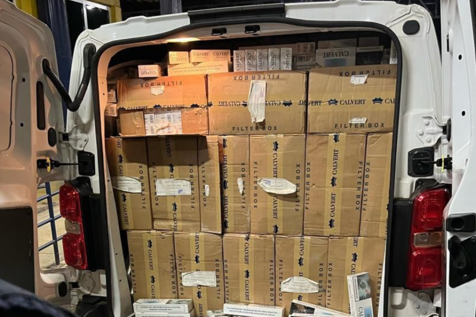 PRF apreende metais preciosos e carga de cigarros contrabandeados na BR-153, em Itumbiara