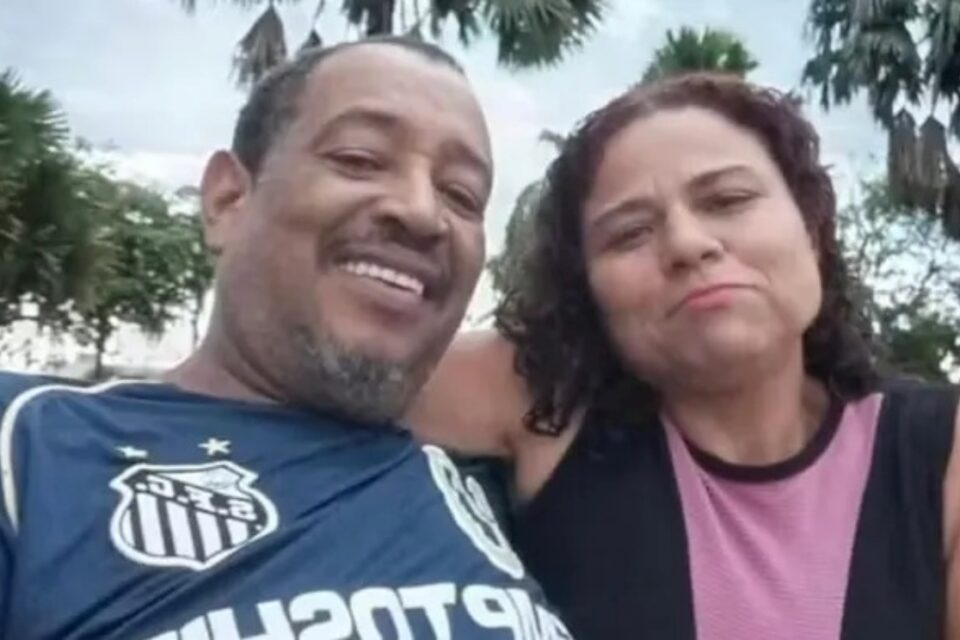 A foto mostra o casal que morreu após o acidente