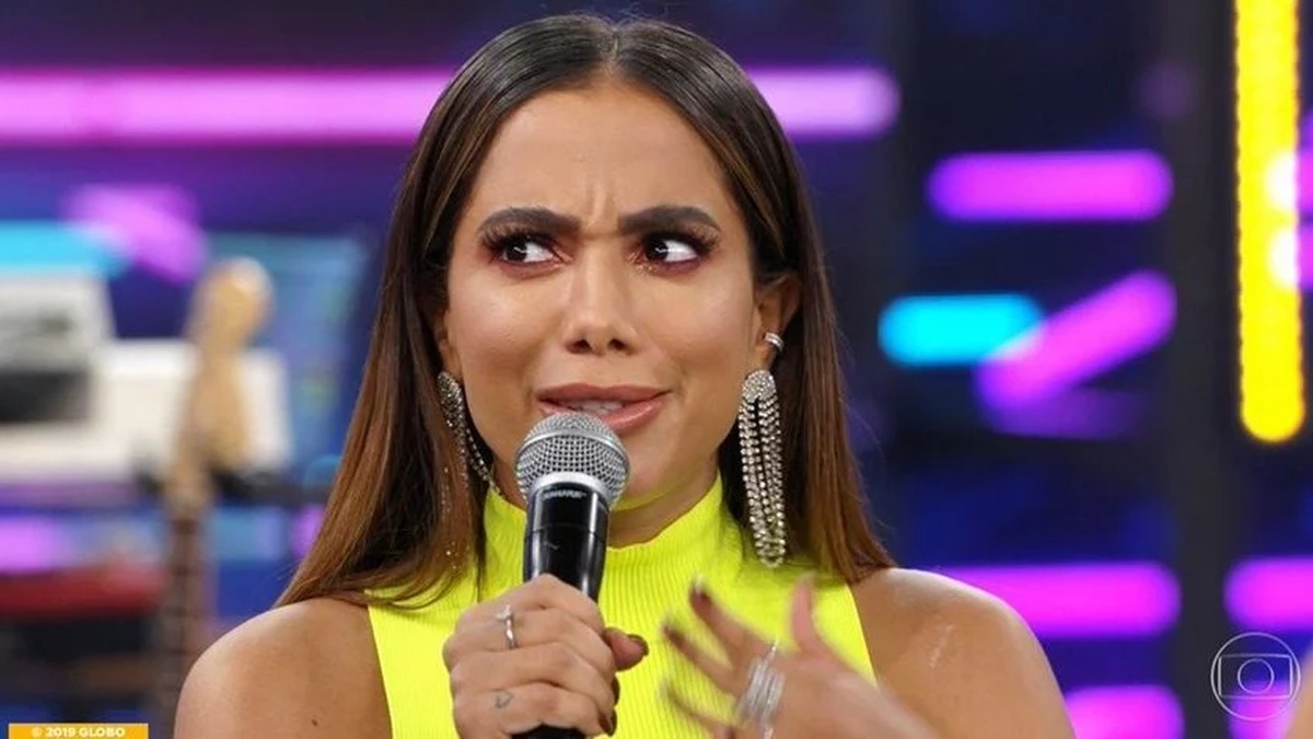 Anitta aciona órgão federal para impedir uso de seu nome em vermífugo Farmacêutica que fabrica o remédio de verme Annita