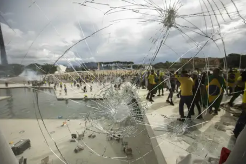 Tentativa de golpe de 8 de janeiro de 2023 (Foto: Agência Brasil)