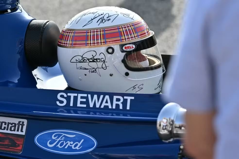 Capacete que será leiloado por Jackie Stewart
