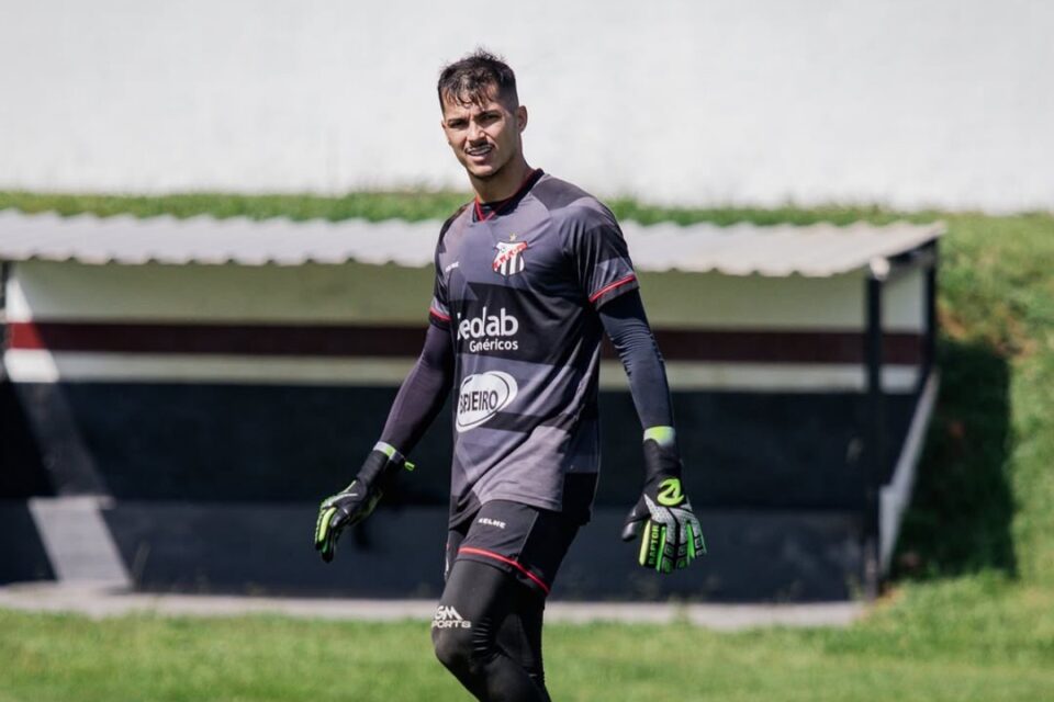 Goleiro Paulo Henrique, do Anápolis