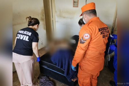 Idoso é encontrado em situação insalubre (Foto: Divulgação PCGO)