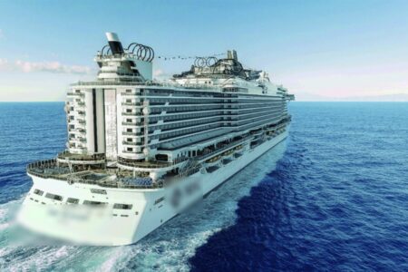 Empresa responsável por Navio Cabaré é multada por casos de assédio sexual