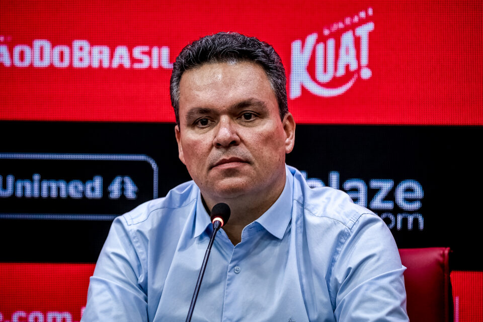 Adson Batista não fica satisfeito com postura da equipe e espera postura diferente no próximo jogo