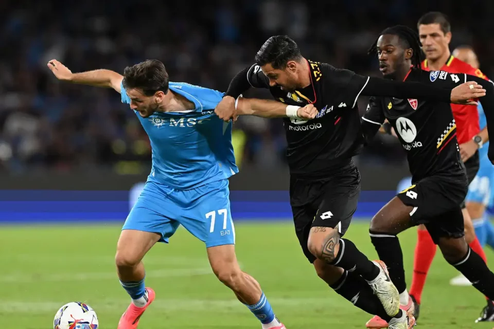 No primeiro turno do Campeonato Italiano, o Napoli derrotou o Monza por 2 a 0