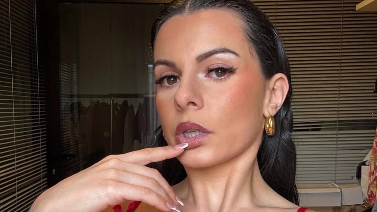 Professora de creche católica é demitida por manter página no Onlyfans; veja fotos tiro a calcinha para quem paga mais", disse Elena Maraga