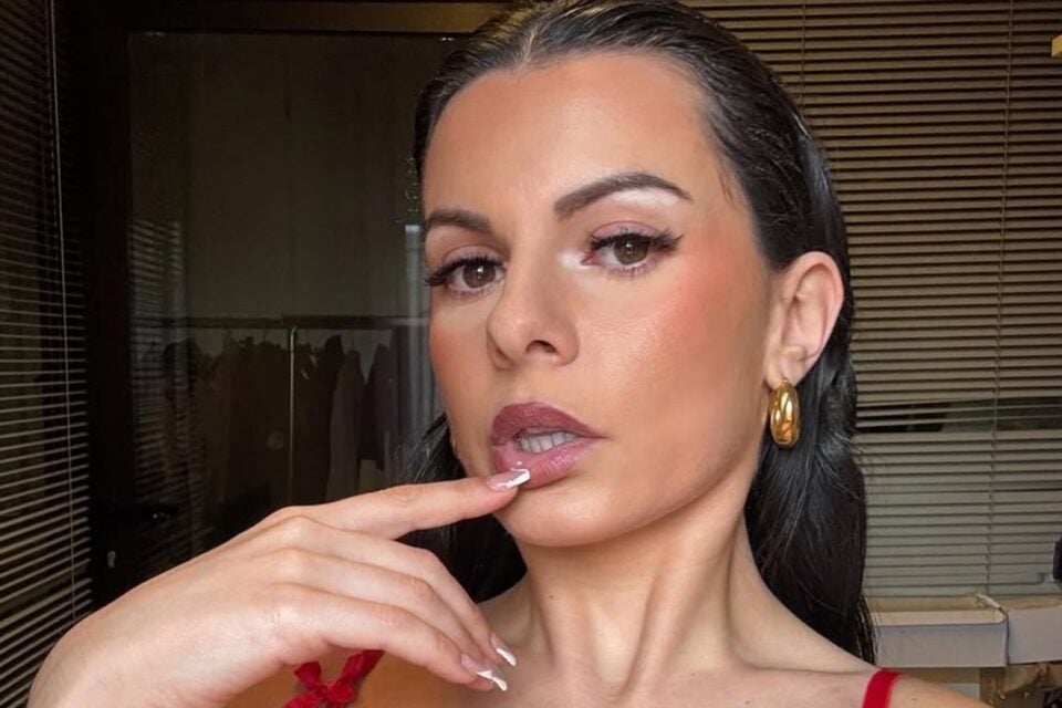Professora de creche católica é demitida por manter página no Onlyfans; veja fotos tiro a calcinha para quem paga mais", disse Elena Maraga