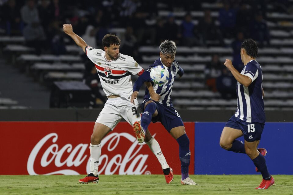 São Paulo estreia com vitória e Botafogo tropeça