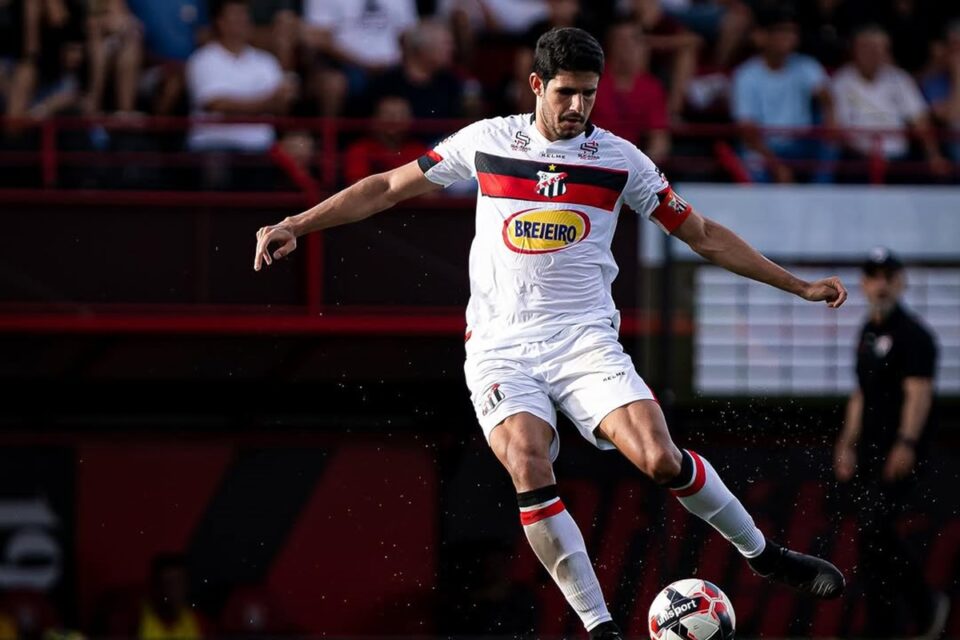 Victor Oliveira em jogo do Anápolis