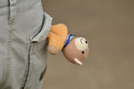 Homem e mãe de vítima são condenados por abuso em São Miguel do Passa Quatro