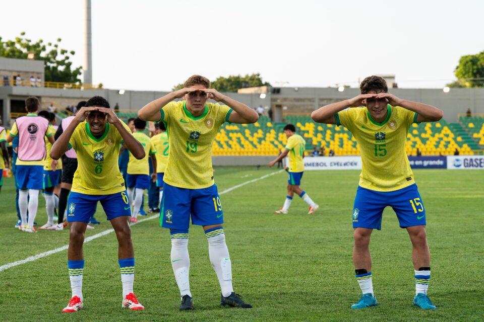Jogadores do Brasil em comemoração