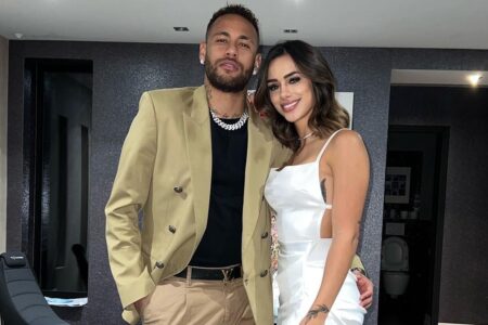 Neymar e Bruna Biancardi realizam culto após mais uma suposta traição do jogador Reunião contou com louvor e oração