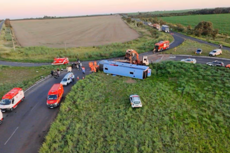 Ônibus é da empresa Real Expresso (Foto: Reprodução)