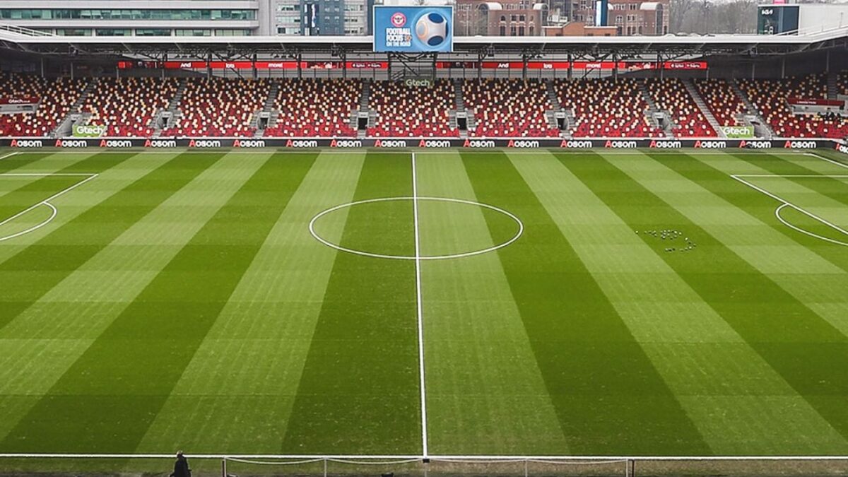 Brentford e Chelsea se encaram neste domingo pela Premier League