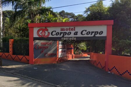 Homem usa caneta para matar amante em motel de São Paulo Samu tentou reanimar vítima, que não resistiu e morreu no local