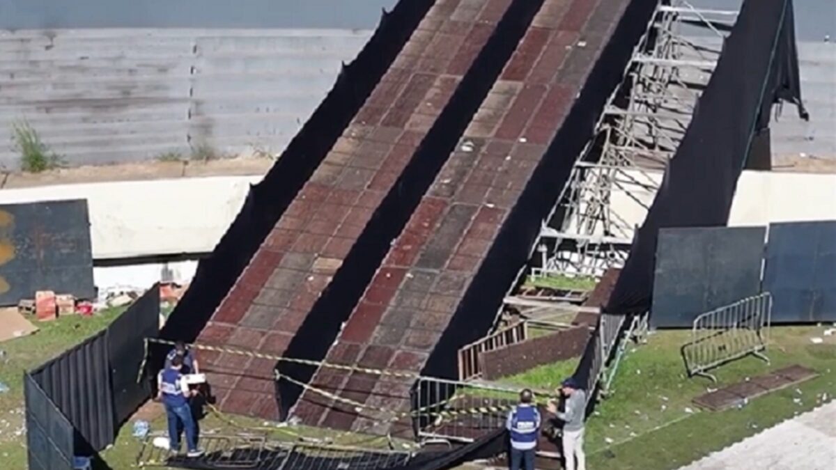 A imagem mostra a rampa caída