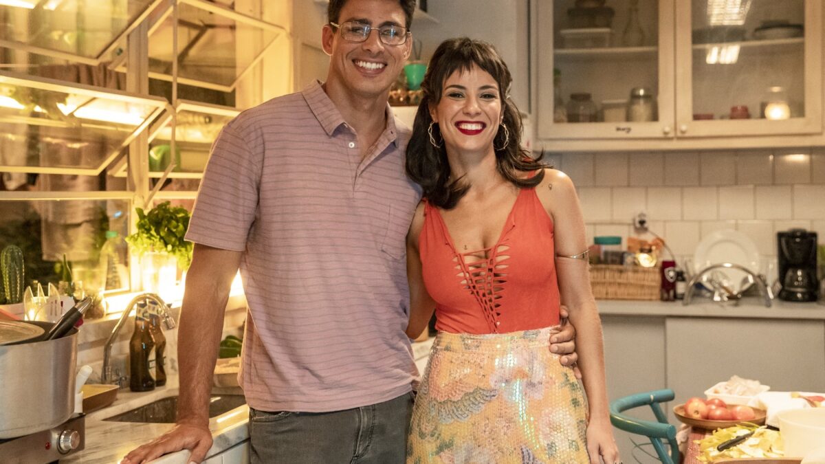 Andréia Horta fala em abuso e machismo web aponta indireta para Cauã Reymond Atores foram colegas de elenco em 'Um Lugar ao Sol'